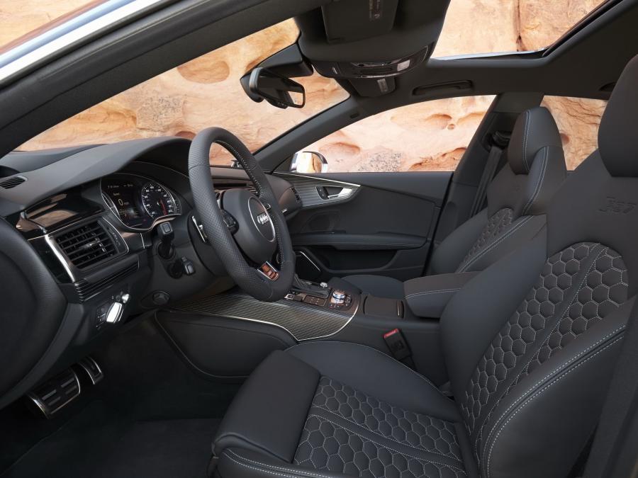 Интерьер Audi RS7 Sportback 2013 года  (NA) (фото 4 из 14)